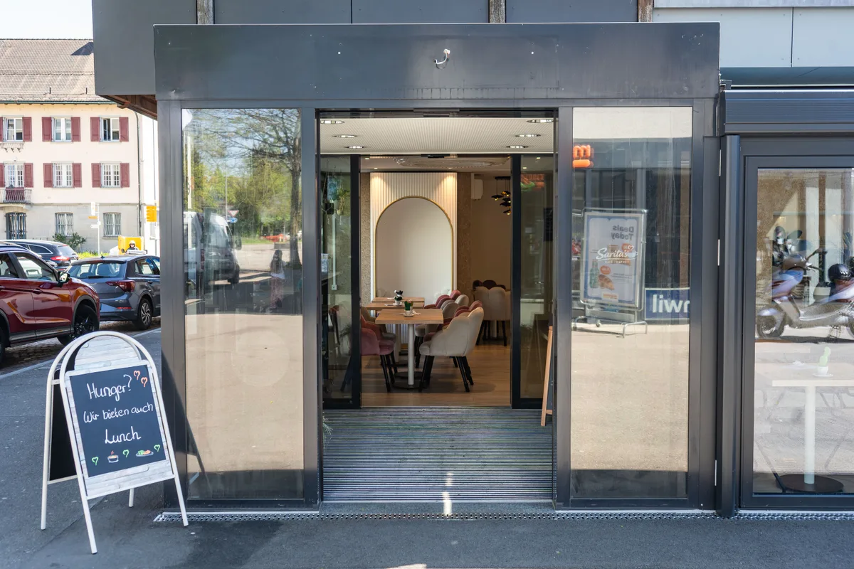 Sarah Ehrismann eröffnete am 11. April das Café Sarita’s am Bahnhof in Hinwil – die Vorgänger waren nur ein Jahr dort.
